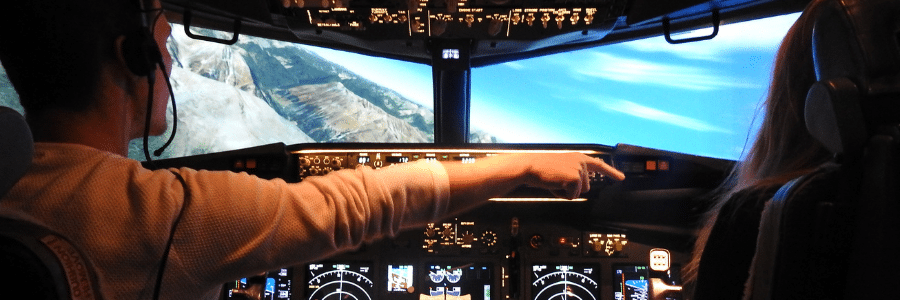 Simulateur De Vol Sur Verin D'un Boeing 737 À Pontoise